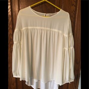 Ivory super cute flowy top